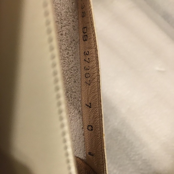 Vintage Salvatore Ferragamo Vara Bow Pumps Size 7 - Picture 5 of 8